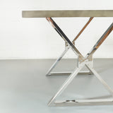 VERONA - Table de salle à manger en béton gris avec pieds chromés en X