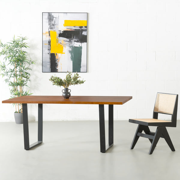 DANTON - Table en acacia à bord droit avec plateau de 3,5 cm d'épaisseur et pieds en U noirs