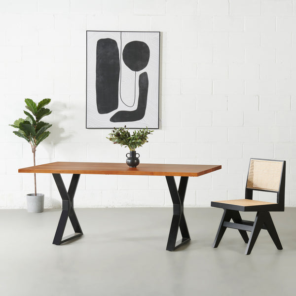 DANTON - Table en acacia à bord droit avec plateau de 3,5 cm d'épaisseur et pieds en X noirs
