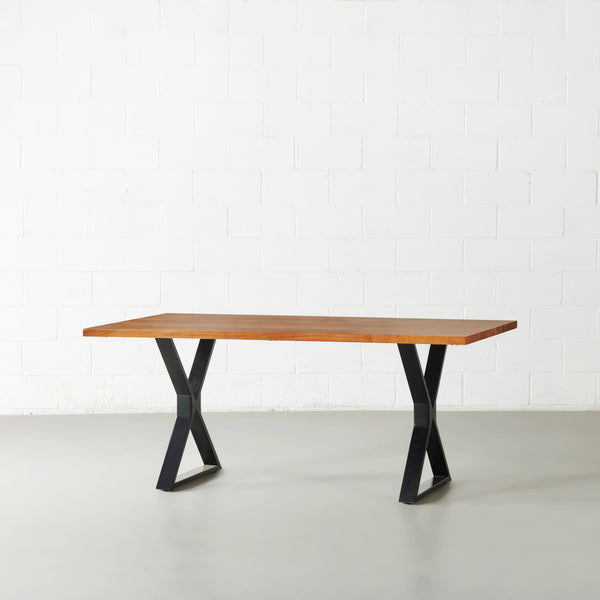 DANTON - Table en acacia à bord droit avec plateau de 3,5 cm d'épaisseur et pieds en X noirs