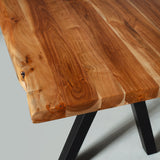 Table en bois massif d'acacia avec pieds noirs en forme de pyramide/couleur naturelle