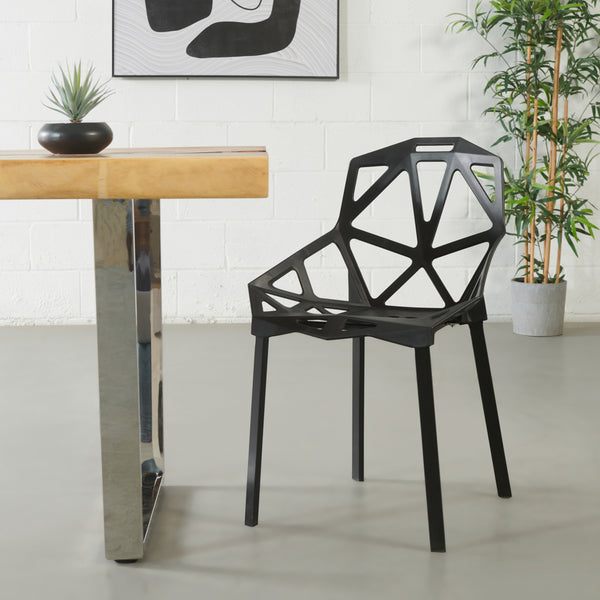 chaise géométrique noire