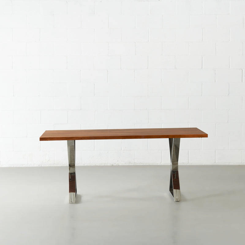 DANTON - Table en acacia à bord droit avec plateau de 3,5 cm d'épaisseur et pieds en X chromés