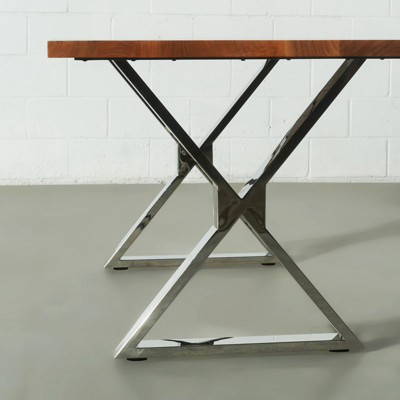 DANTON - Table en acacia à bord droit avec plateau de 3,5 cm d'épaisseur et pieds en X chromés