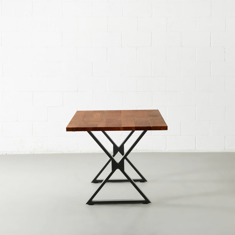 DANTON - Table en acacia à bord droit avec plateau de 3,5 cm d'épaisseur et pieds en X noirs