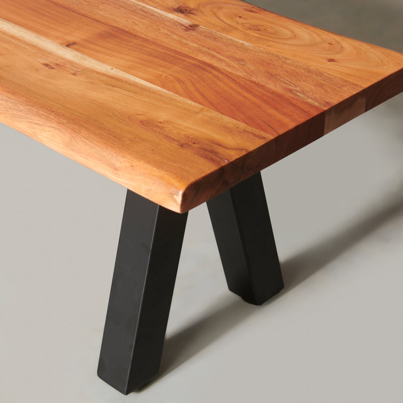 DANTON - Banc en acacia Live Edge épaisseur 3,5 cm avec pieds noirs en forme de pyramide/couleur naturelle