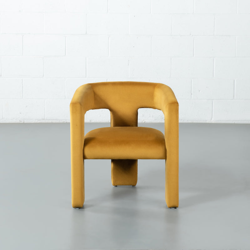 MEZE - Chaise longue en velours jaune