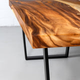 table en bois de Suar à coupe droite avec pieds en U noirs/naturel