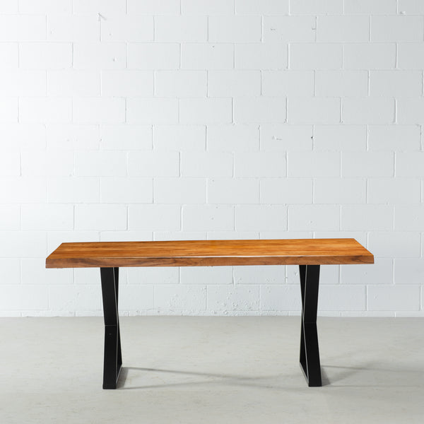 ZED - table en bois d'Acacia avec pieds Z noirs
