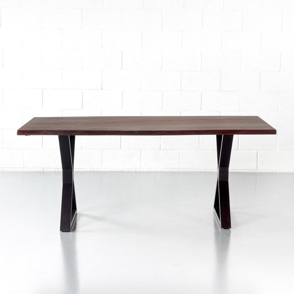 TIMOR - table en bois d'Acacia avec pieds X noirs